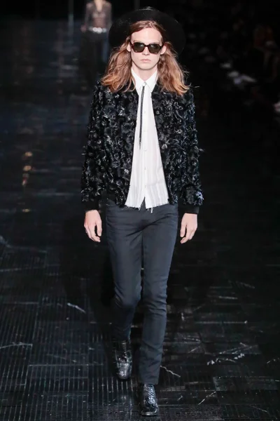 Look 60